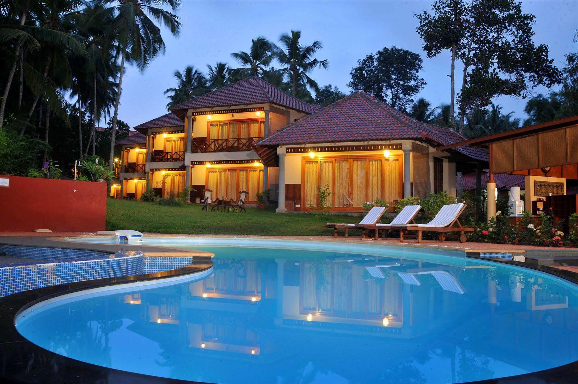 Ananda Lakshmi Ayurveda Retreat Hotell Chowara Exteriör bild